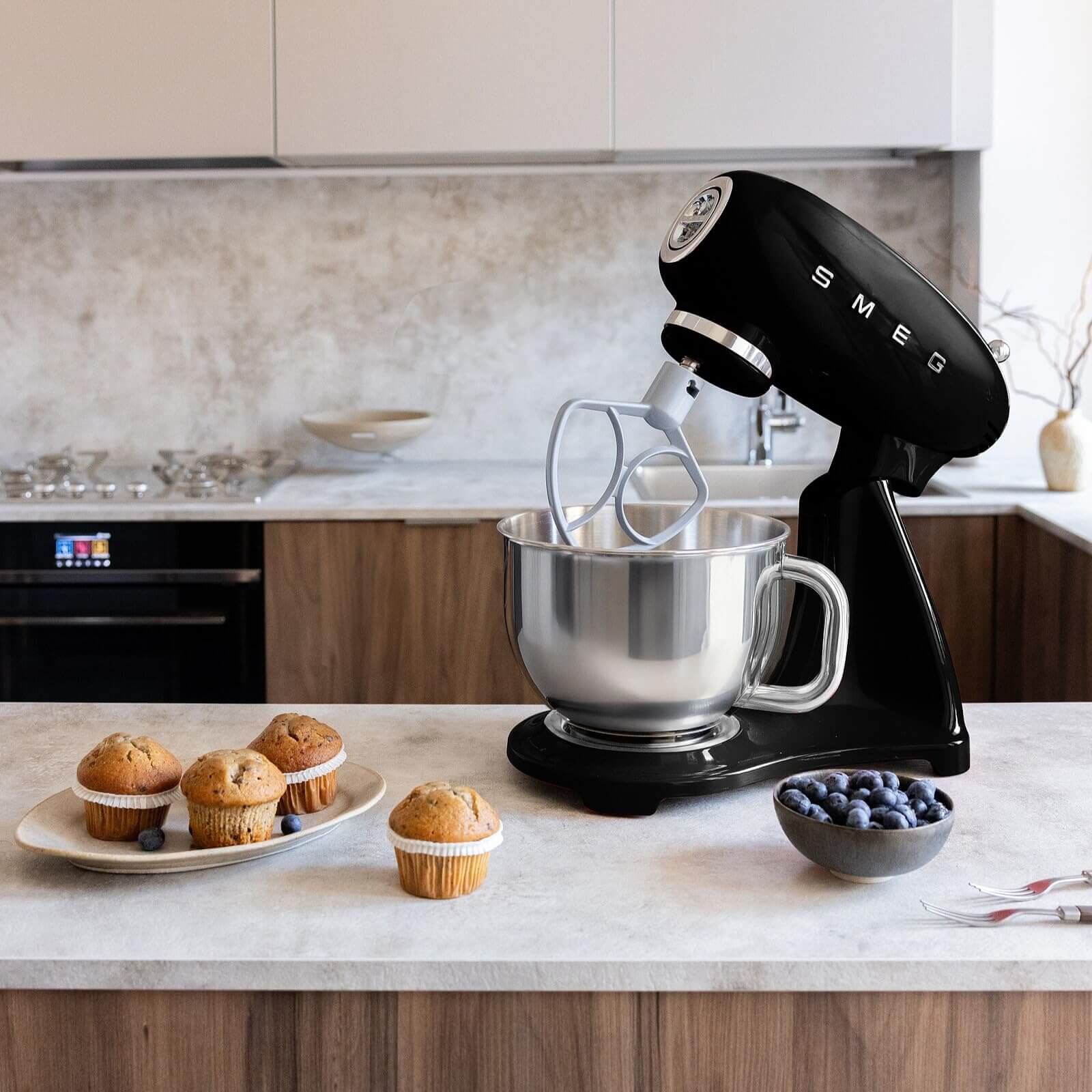 Brunch Perfection: Unveiling the Smeg 50's Retro Line Classico Stand Mixer