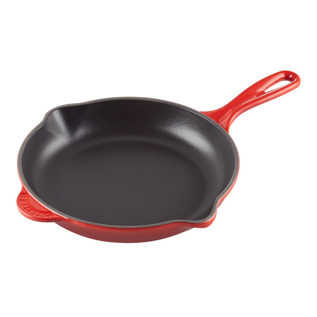Le Creuset Classic Skillet, 9" - Thumbnail 3