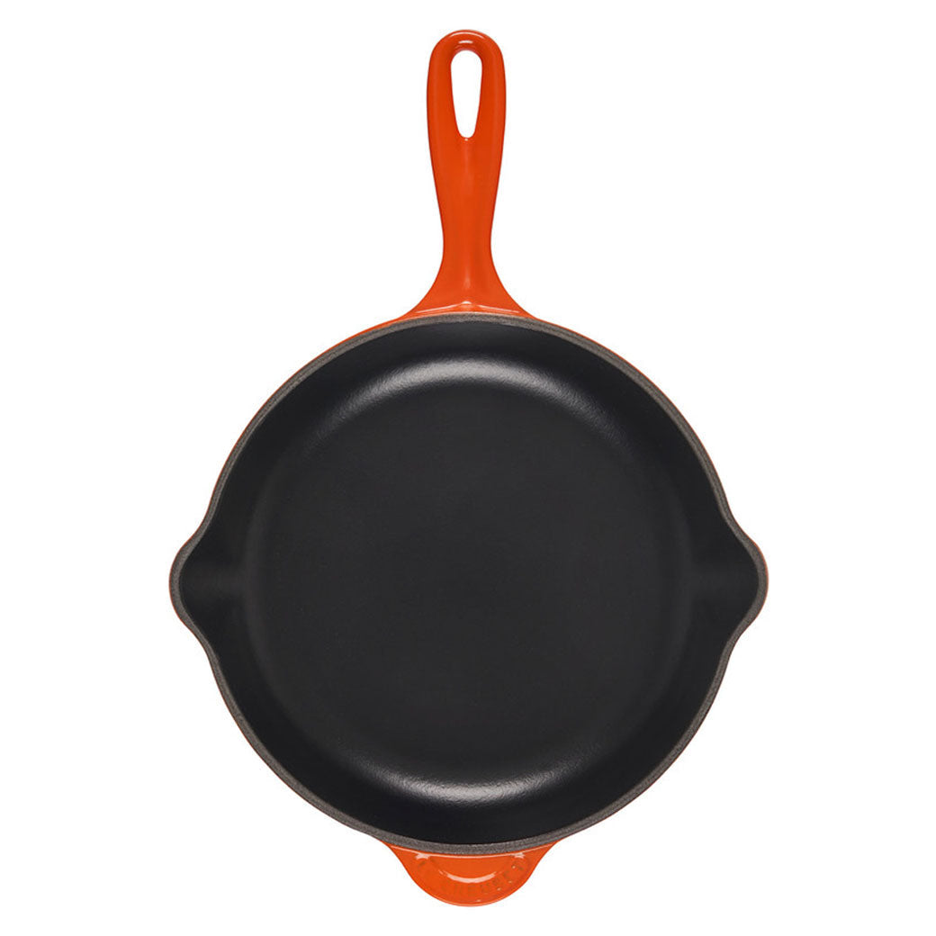 Le Creuset Classic Skillet, 9" - Thumbnail 4