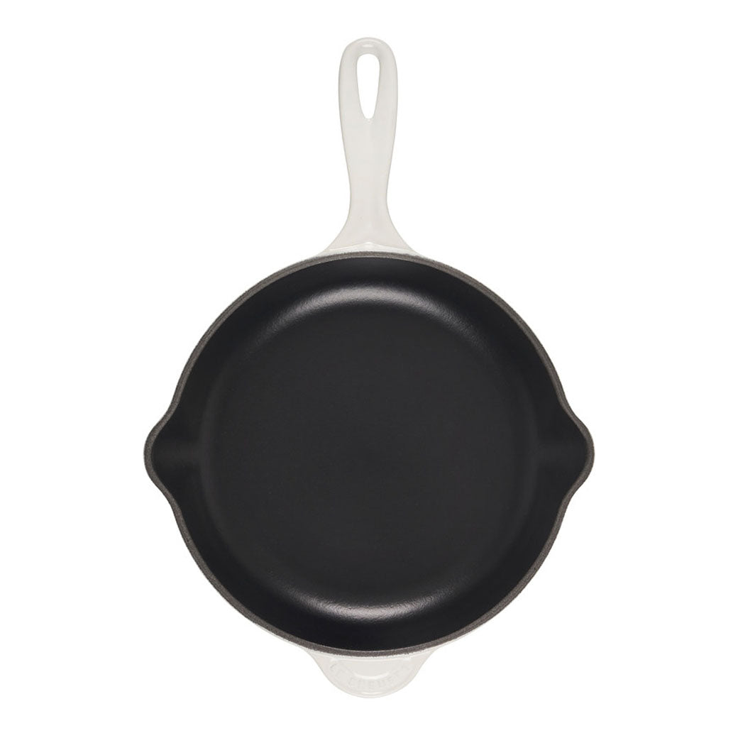 Le Creuset Classic Skillet, 9" - Thumbnail 2