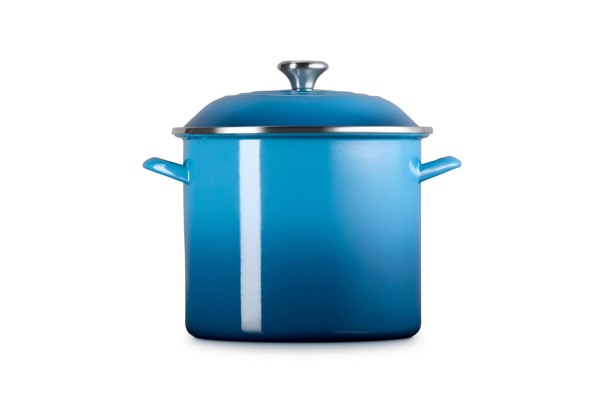 Front view of Marseille pot and Marseille lid on a white background