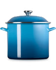 Front view of Marseille pot and Marseille lid on a white background