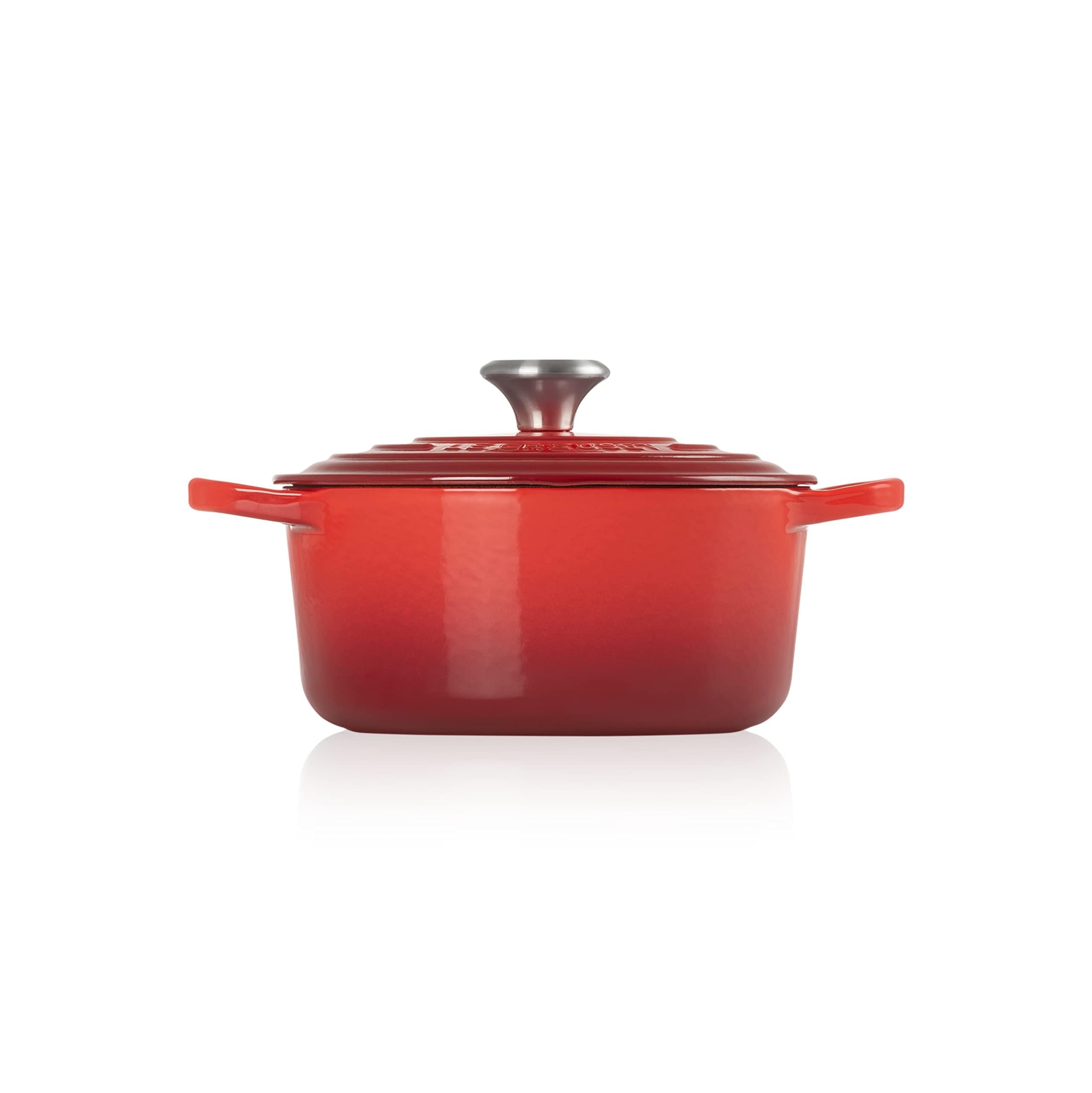 Le Creuset Signature Round Dutch Oven, 5.5 Qt. - Thumbnail 2