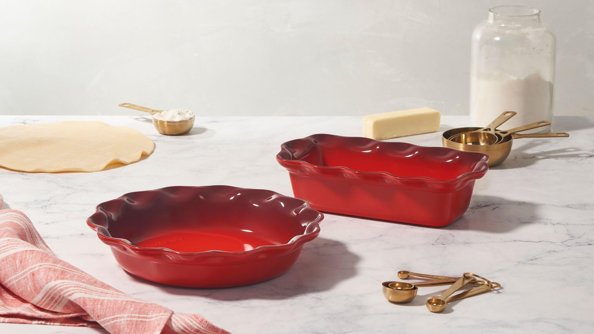 Le Creuset Heritage Pie and Loaf Dish - Thumbnail 3