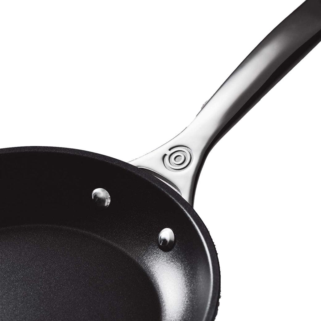 Le Creuset Toughened Nonstick PRO 2 Piece Set (9″ & 11″ Fry Pan) - Thumbnail 4