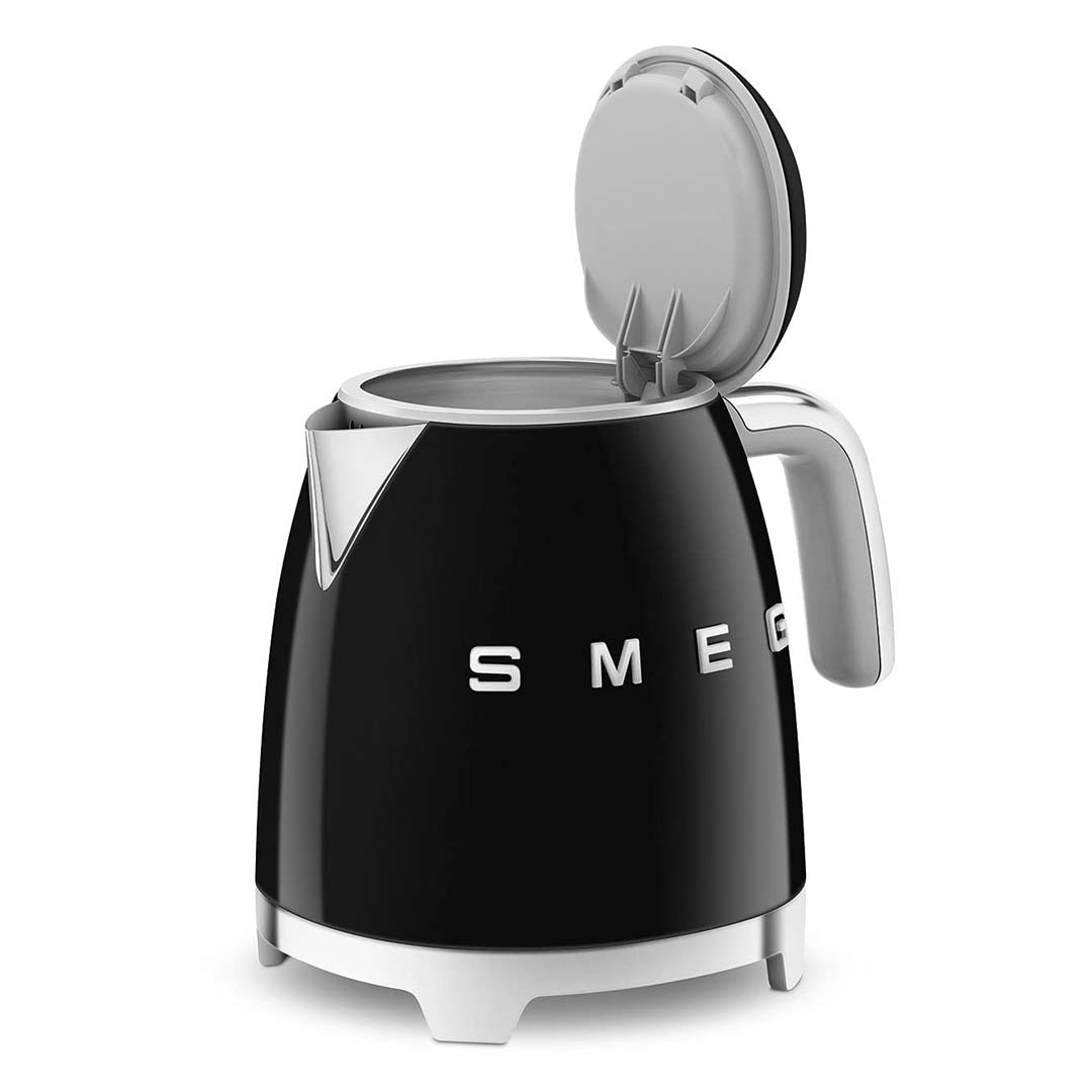 https://www.jlhufford.com/cdn/shop/files/smeg-smeg-50-s-retro-style-electric-mini-kettle-1-7-liters-jl-hufford-electric-kettles-33588400292017.jpg?v=1683588476