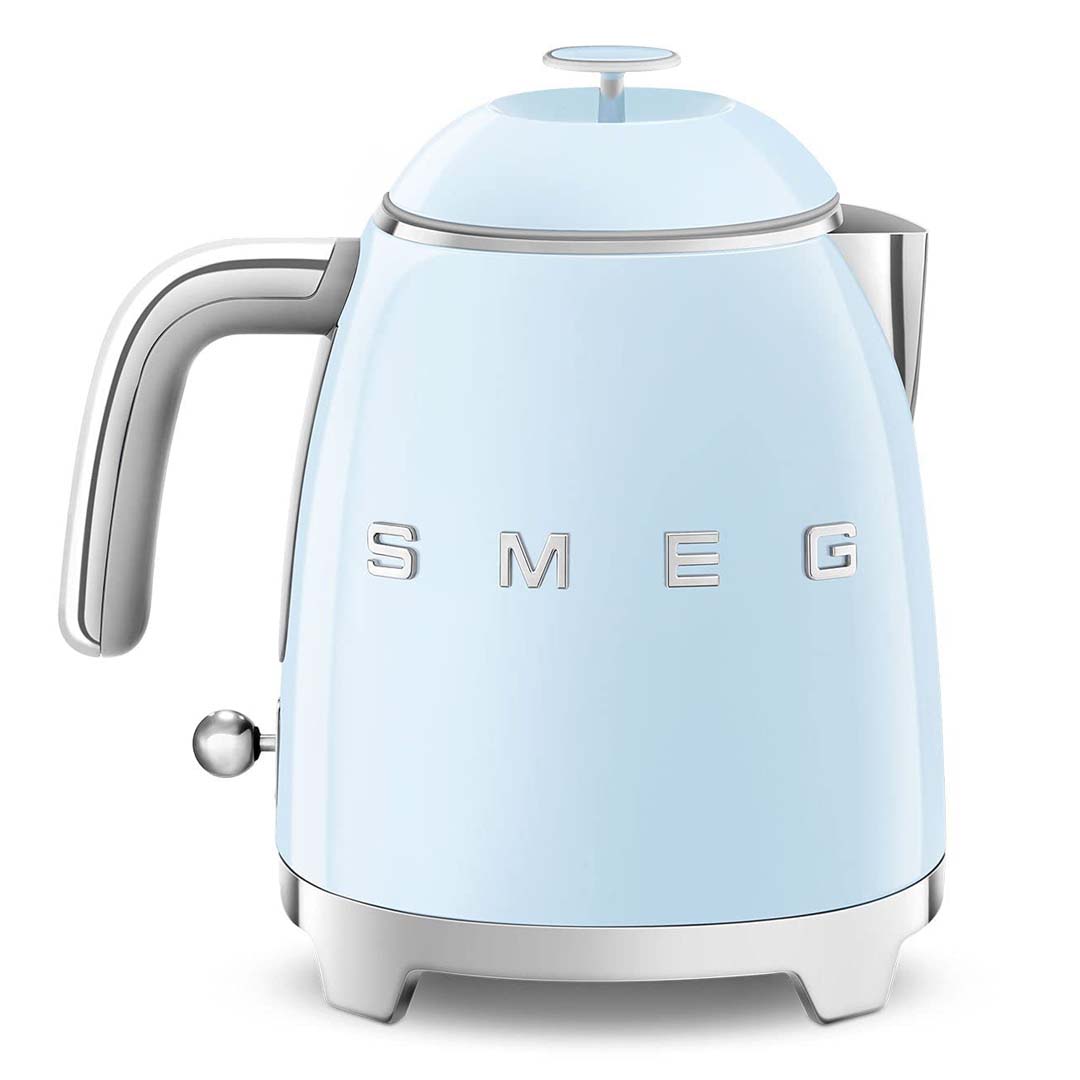 https://www.jlhufford.com/cdn/shop/files/smeg-smeg-50-s-retro-style-electric-mini-kettle-1-7-liters-jl-hufford-electric-kettles-33588401307825.jpg?v=1683588841